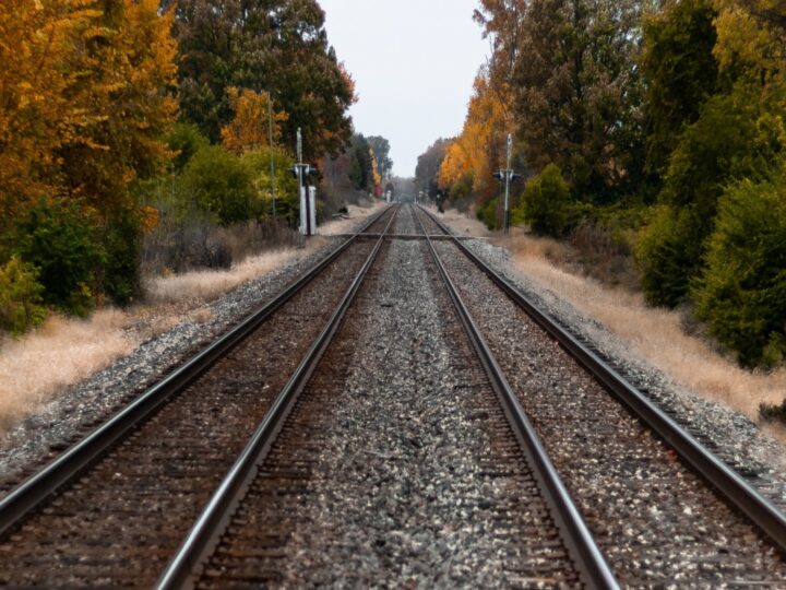 Ożywienie dolnośląskiej sieci kolejowej: powrót pociągów do Karpacza i modernizacja linii