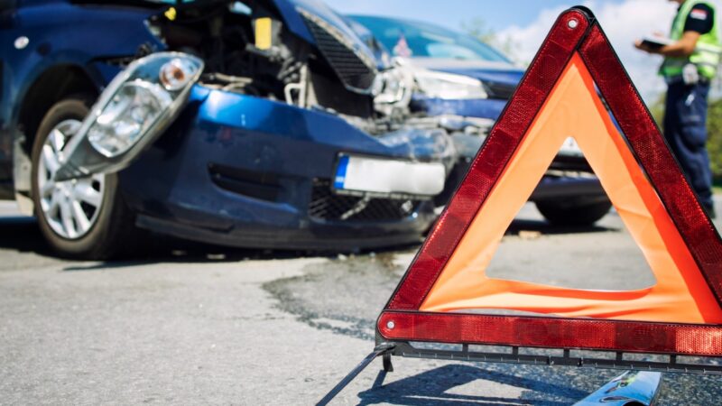 Zagrożenie na drodze: Kolizja między Kia a Suzuki na skrzyżowaniu alei Solidarności i ulicy Sudeckiej