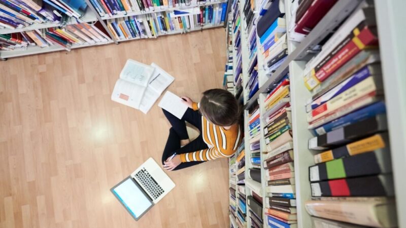 Bezpłatne kursy z zakresu prawa online