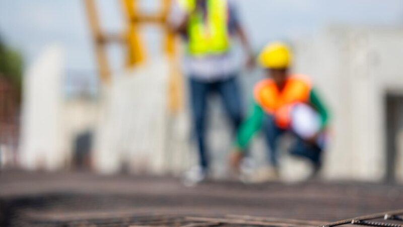 Postępują prace nad budową wielofunkcyjnego boiska w Piechowicach