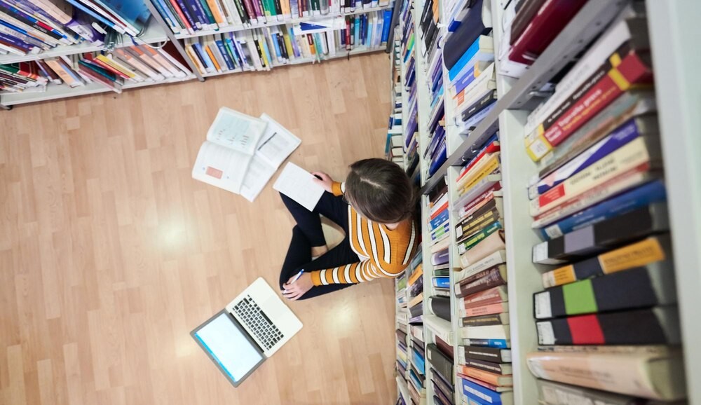 Edukacja o bezpieczeństwie: Policja i straż miejska rozmawiają z dziećmi w Szklarskiej Porębie
