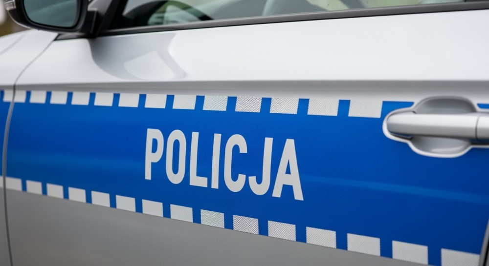 Uciekał przed policją chodnikiem. Miał dwa zakazy i narkotyki