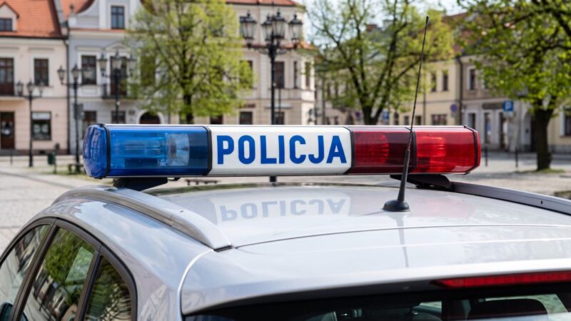 Zaproszenie na piwo kończy się kradzieżą 13 tysięcy złotych – policja zatrzymała sprawcę